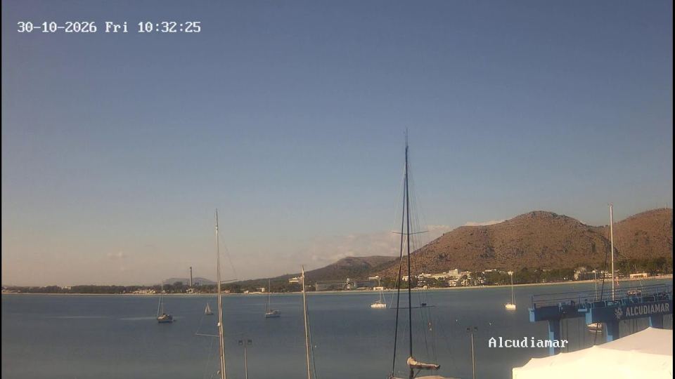 Alcúdia: “Bay of Alcúdia from the marina” camera