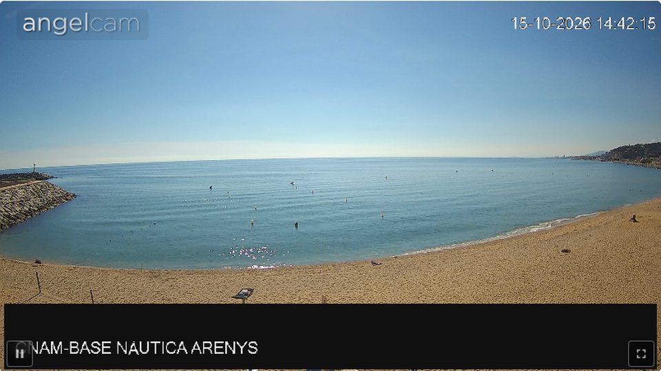 Arenys de Mar: “Picòrdia beach by the harbour” camera